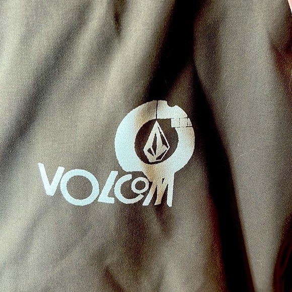volcom women’s small ski/snowboard jacket, pink/taupe , in good condition - Picture 8 of 9